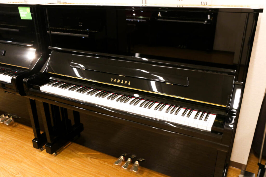 ヤマハアップライトピアノ現行機種がお求めやすい中古で展示中です!新品も展示しておりますので弾き比べ可能です!～ヤマハYU33～(8月20日スタート新響楽器中古ピアノフェア)