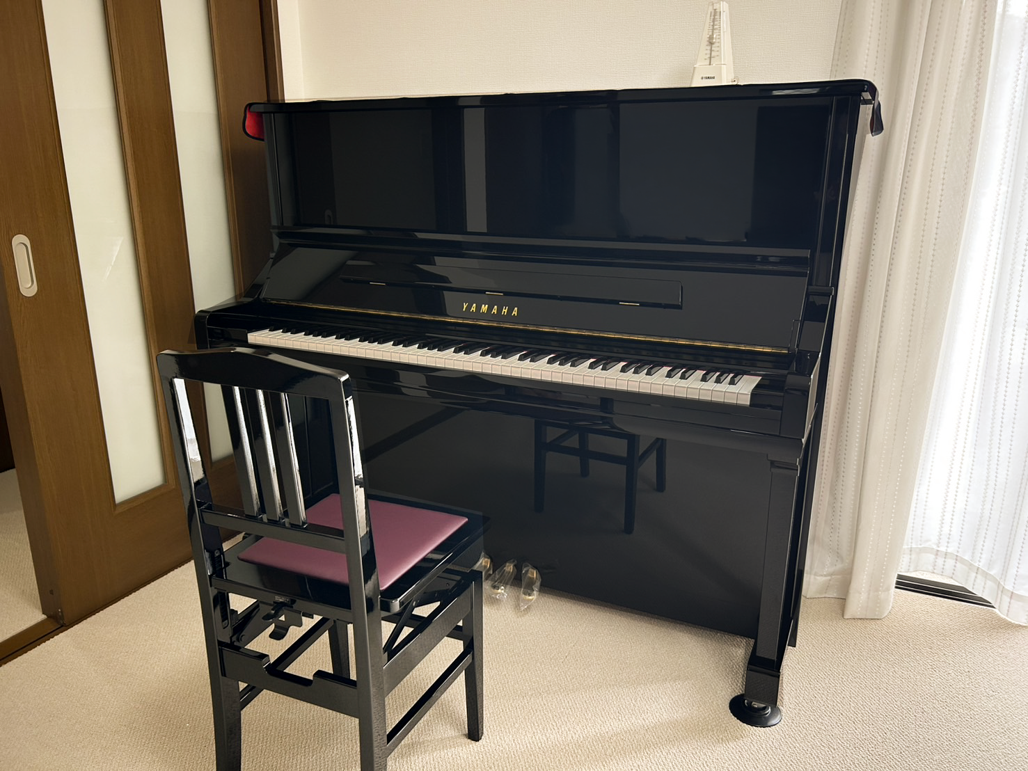 宝塚市にヤマハ アップライトピアノ YU33を設置させていただきました。
お子様が早速ピアノを弾かれ、大変嬉しそうなご様子でした。