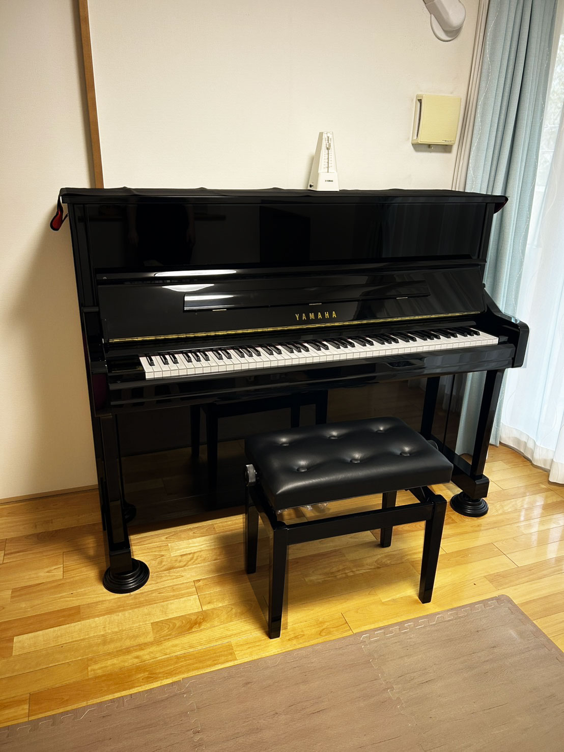 池田市にヤマハ アップライトピアノ YU11を設置させていただきました。
念願のピアノがご自宅に届き、大変嬉しそうなご様子でした。